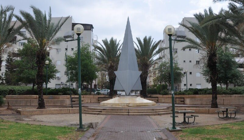 אנדרטת הניצחון ברחוב הגבורה